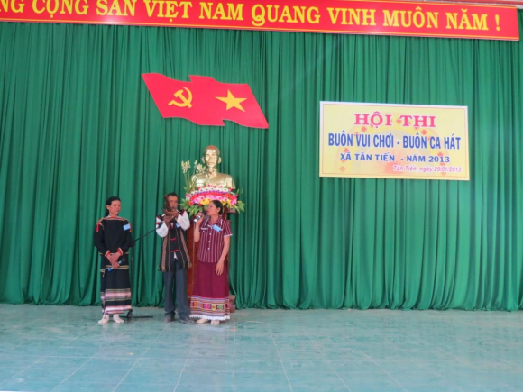 PHÒNG VĂN HÓA - THÔNG TIN HUYỆN KRÔNG PẮC TỔ CHỨC " BUÔN VUI CHƠI - BUÔN CA HÁT" TẠI XÃ TÂN TIẾN