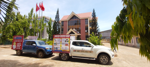 TRUNG TÂM PHÁT HÀNH PHIM VÀ CHIẾU BÓNG ĐẮK LẮK CHUYỂN ĐỔI CHIẾU PHIM LƯU ĐỘNG, THÀNH  TUYÊN TRUYỀN XE LOA LƯU ĐỘNG VỀ DỊCH COVID – 19