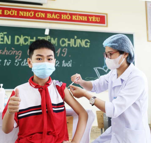 Những lưu ý phụ huynh cần biết khi cho trẻ tiêm vaccine COVID-19