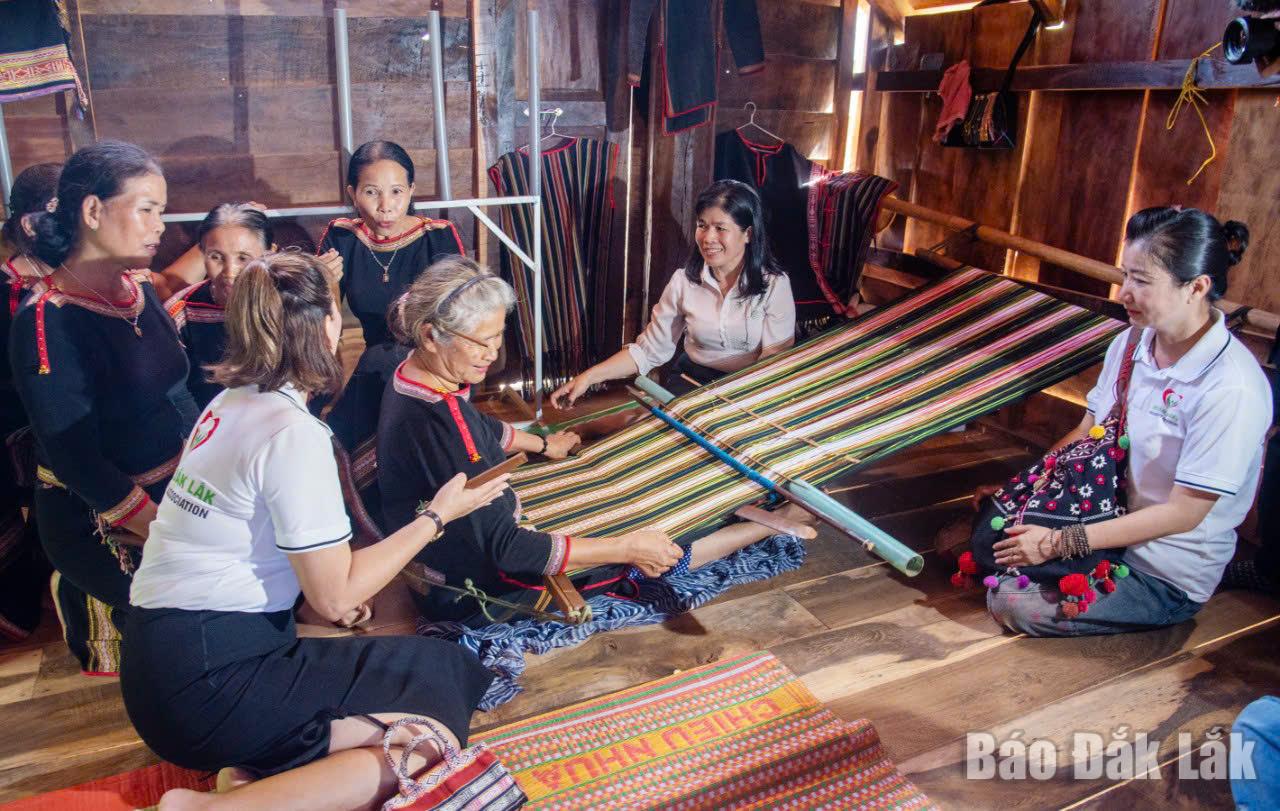 Không chỉ hấp dẫn du khách bởi cảnh quan thiên nhiên hùng vĩ, Đắk Lắk đang khẳng định vị thế trên bản đồ du lịch bằng chính những giá trị văn hóa đặc sắc.