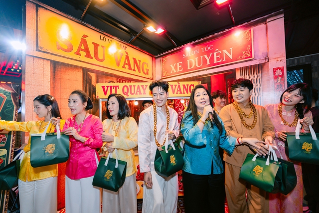 Phim có Hồng Vân, Hồng Đào thu gần 40 tỉ đồng, dẫn đầu phòng vé