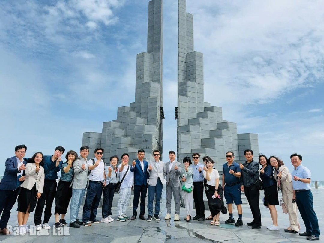 Dấu ấn liên kết phát triển du lịch "Biển xanh - Rừng đại ngàn"