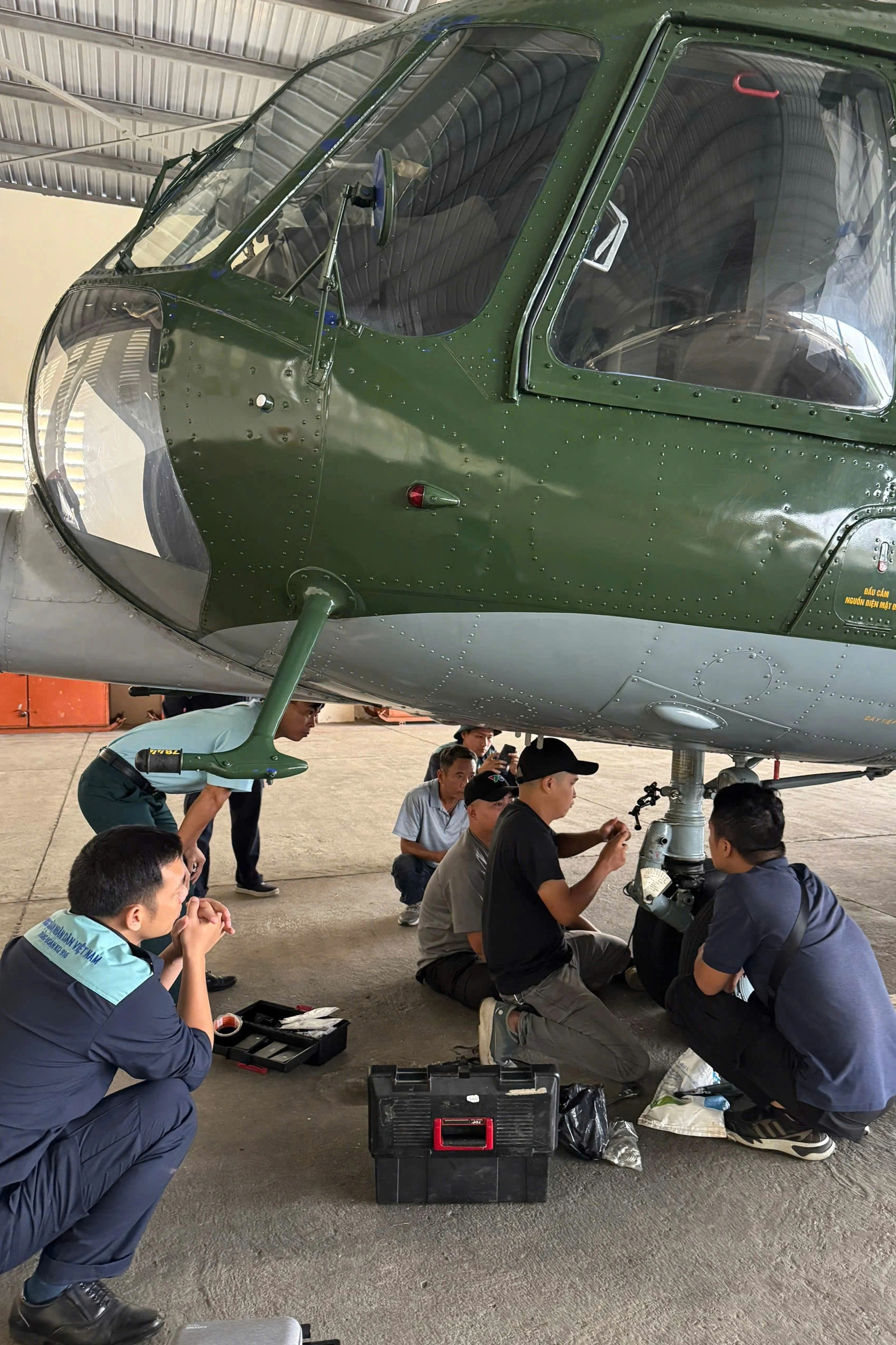 dang-sau-12-giay-tuyet-doi-dien-anh-cua-su-30mk2-tren-troi-ba-dinh-a80-2-cropped-1757005873065