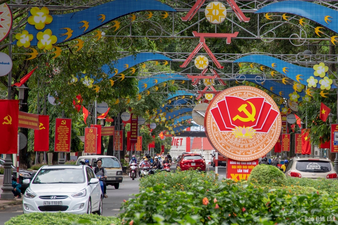 Buôn Ma Thuột rực rỡ cờ hoa hướng về ngày hội lớn